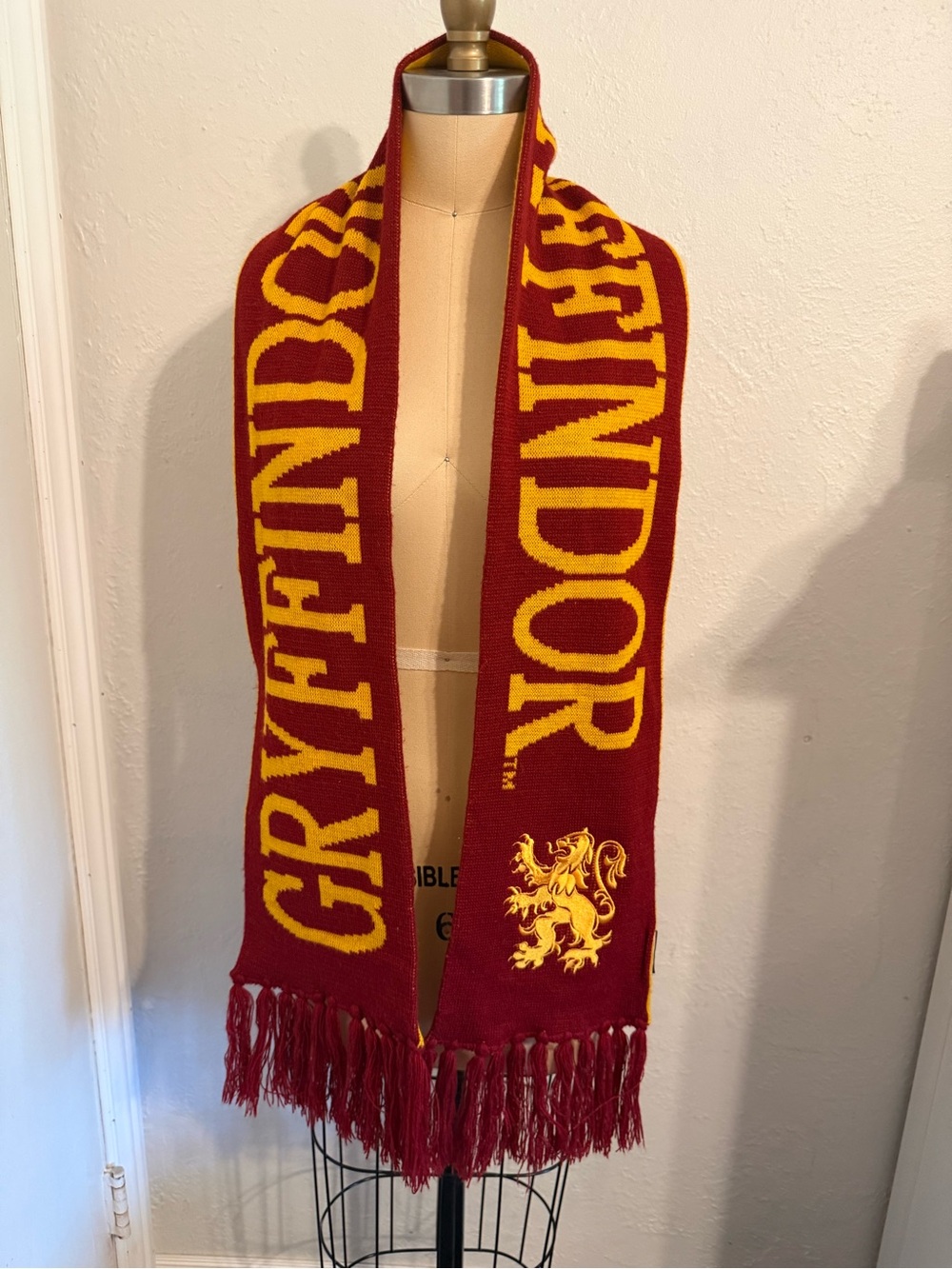 Universal Studios Harry Potter Gryffindor Reversible Scarf Burgundy Gold